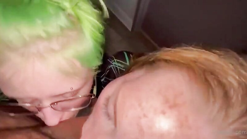 Altbeyx and Alicebey Sloppy Threesome Blowjob
