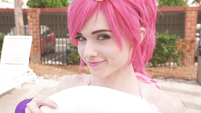 Amouranth Gaming in Fortnite