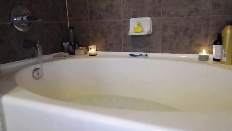 Aubree Martin Nude Bathtub Action