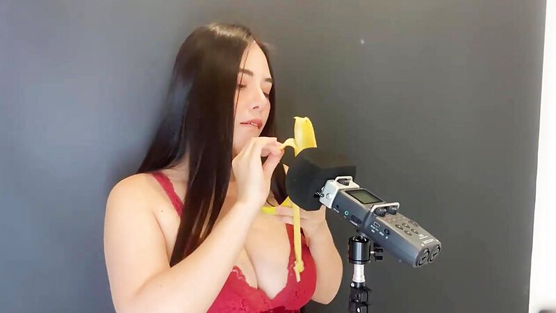 ASMR Wan Sucking a Banana