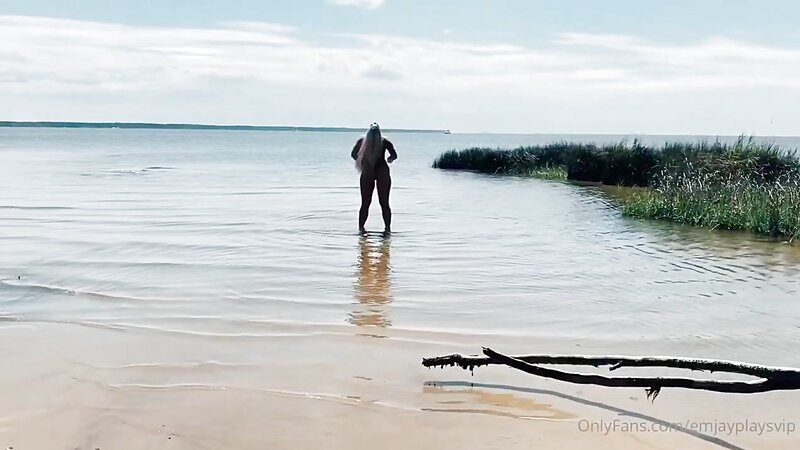 Emily Rinaudo Beach Blowjob and POV Cumshot