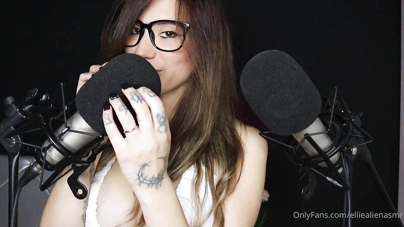 Ellie Alien Sweet ASMR Kiss Sounds