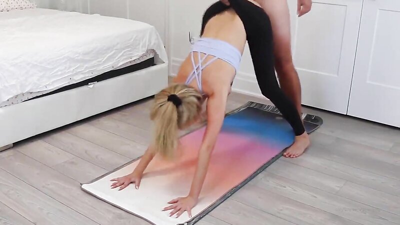 GwenGwiz Hot Yoga Sex scene
