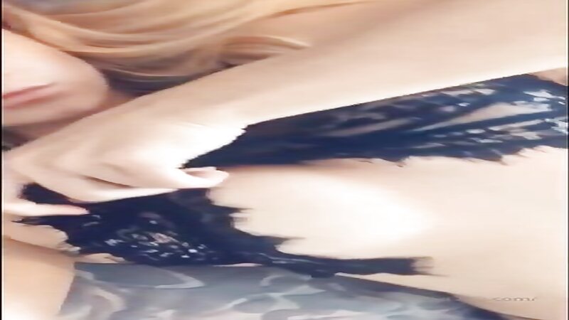 Fandy Naked Pussy