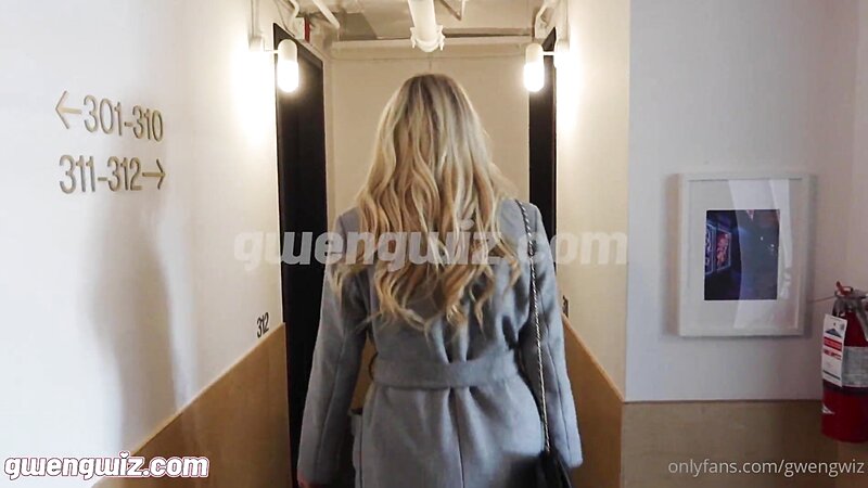 Gwengwiz Sensual ASMR Escort Stripteasing