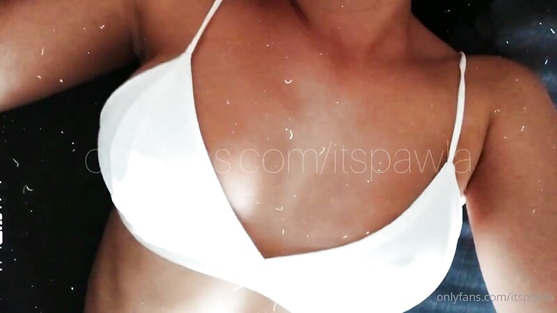 ItsPawla Nude Flashing Big Boobs