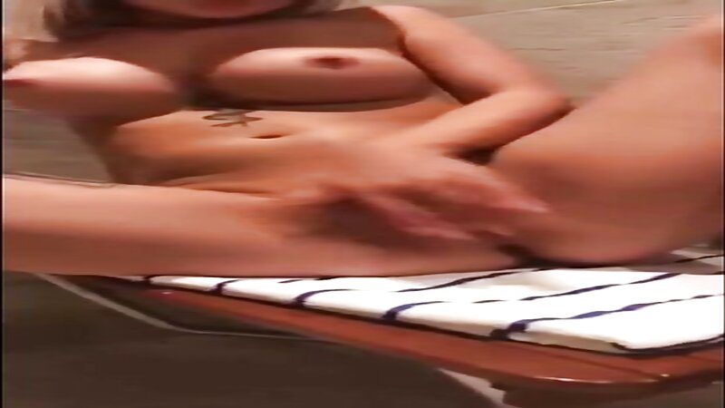 LaynaBoo Masturbating in Shower and Playing with Pussy