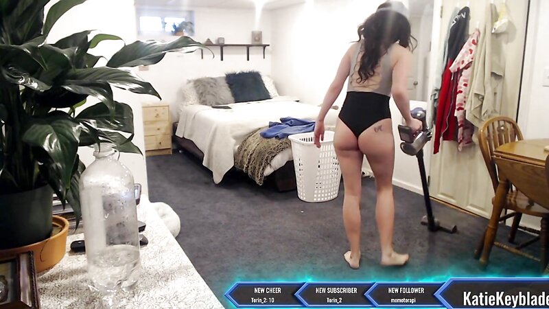 Katiekeyblade Teasing Ass While Cleaning