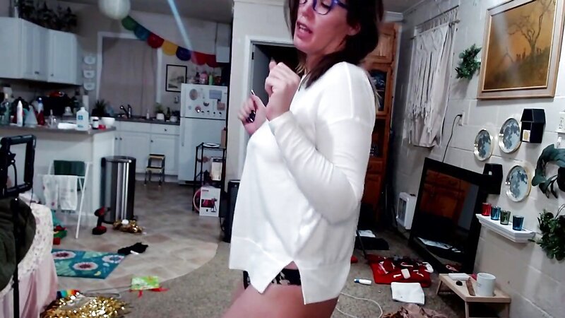 Laragraceryan Milf Flashing Big Boobs on Twitch