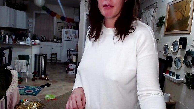 Laragraceryan Milf Flashing Big Boobs on Twitch