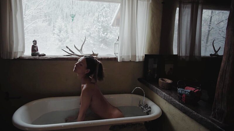 Rachel Cook Naked in Bathtub