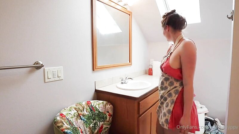 Rose Kelly Hot House Keeper Masturbating