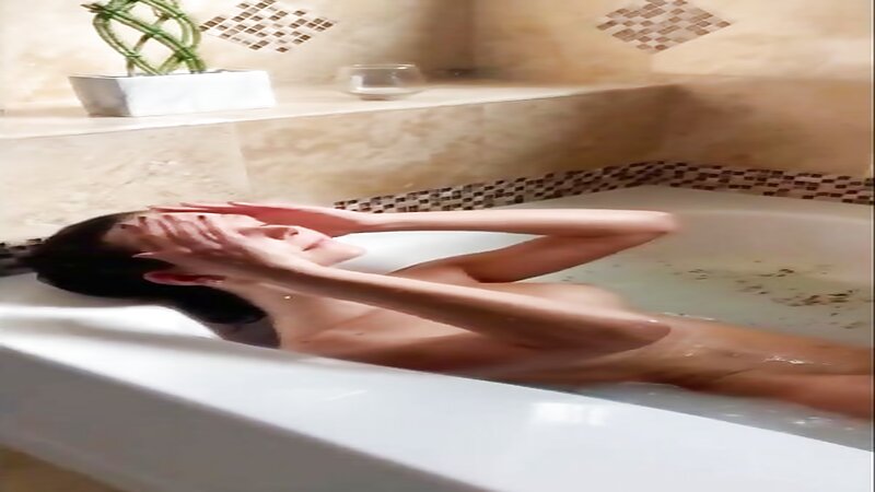 Rachel Cook Nude Bathtub Fun