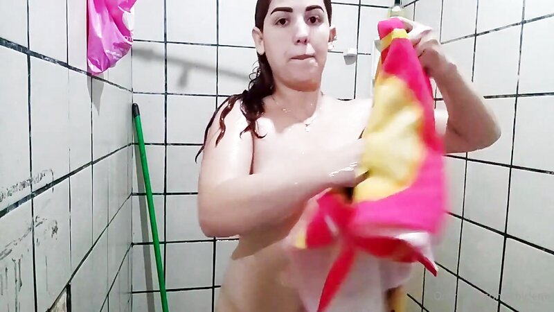 Shirlene Naked Stripteasing and Nude Selfie