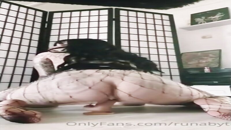 Runabutt Naked Riding a Dildo action
