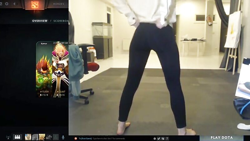 Streamer Nude Boob Flash in Yoga Pose