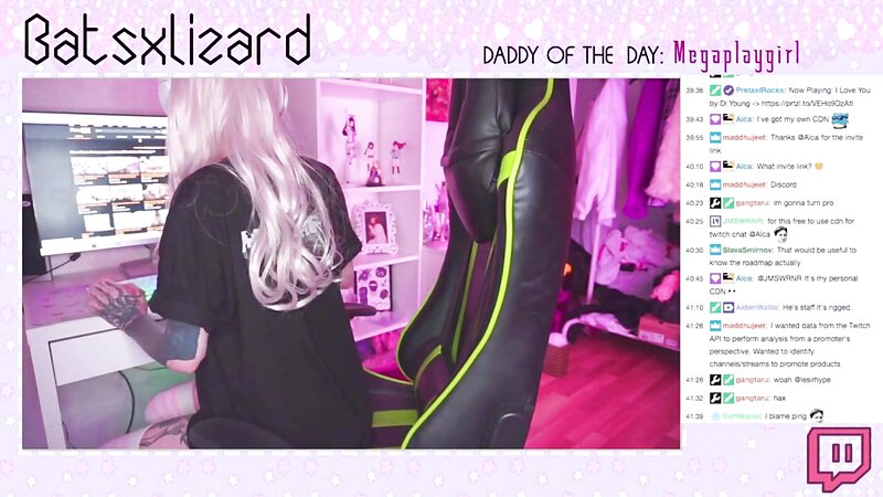 Unknown Twitch Streamer Naked Riding a Vibrator