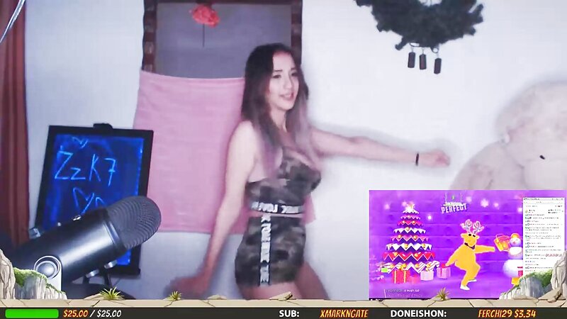 Twitch Thot Dancing in Lingerie For Tips