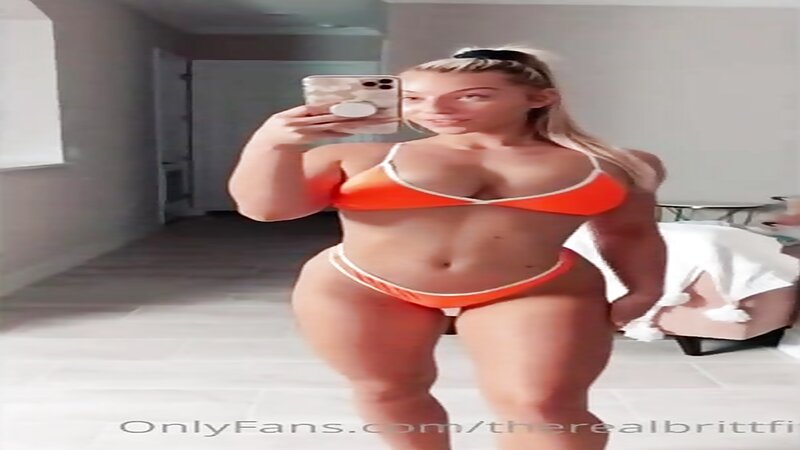 Therealbrittfit Hot Dildo Fucking in Pool