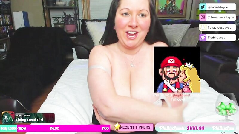 Tenaciousjayde Topless Slapping Her Tits Together