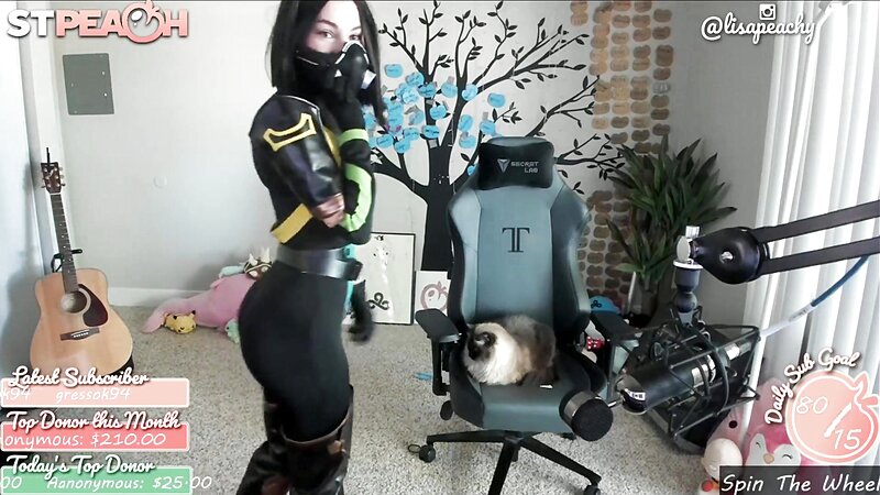 STPeach Big Ass Cosplay and Booty Show