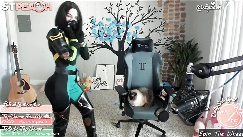 STPeach Big Ass Cosplay and Booty Show
