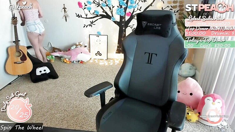 STPeach Wearing Sexy Booty Shorts