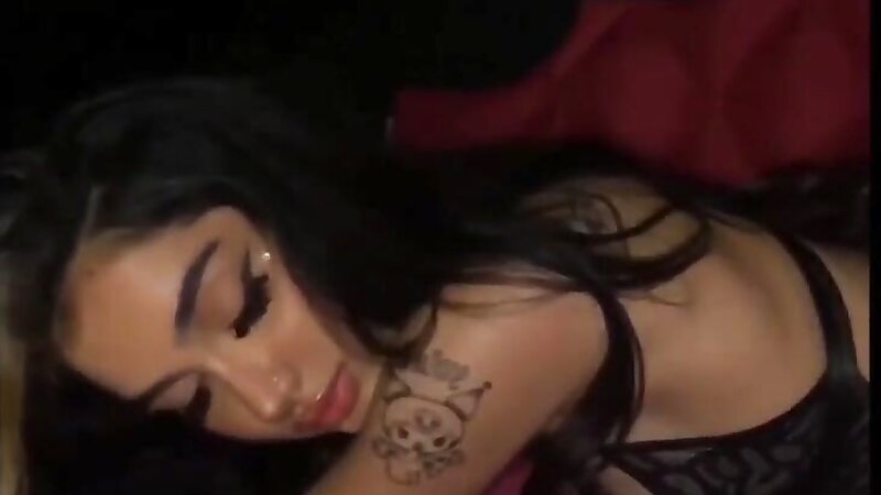 Vixenesha Naked Spreading Her Pussy