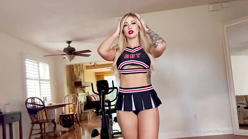 Sydney Elise Nude Cheerleader Giving a Blowjob and Cum