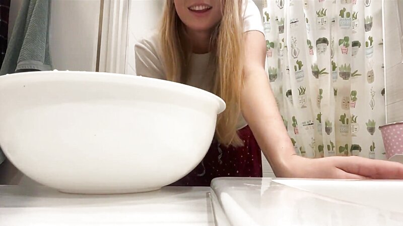 Vickypaigexo Wet and Horny in T Shirt Challenge