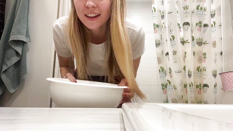 Vickypaigexo Wet and Horny in T Shirt Challenge