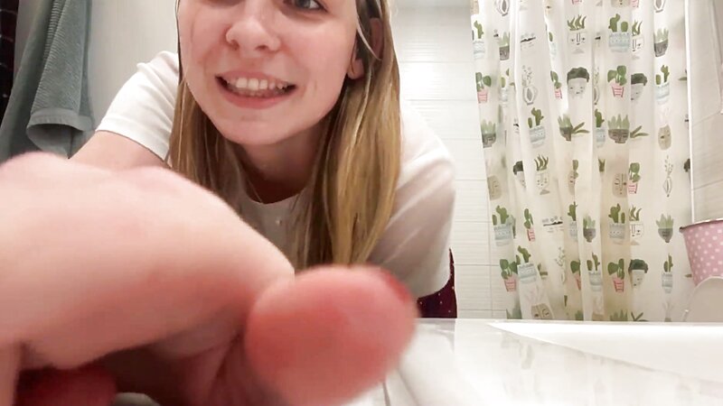 Vickypaigexo Wet and Horny in T Shirt Challenge