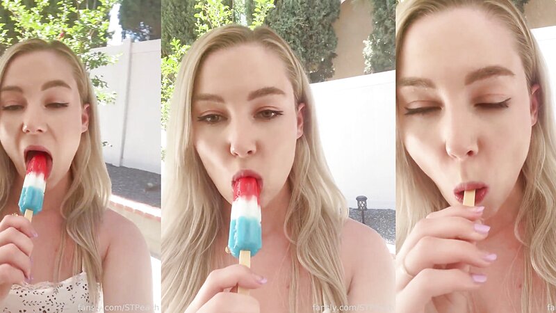 STPeach Sexy Popsicle Blowjob