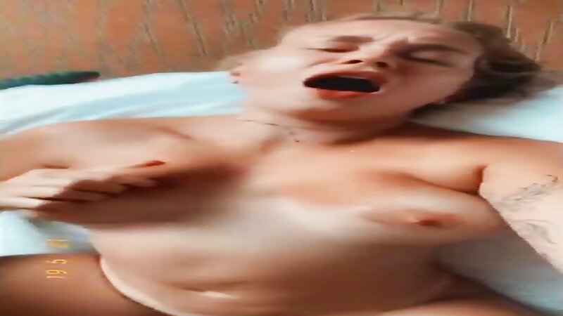 Zoie Burgher Hotel Blowjob and Sex Tape