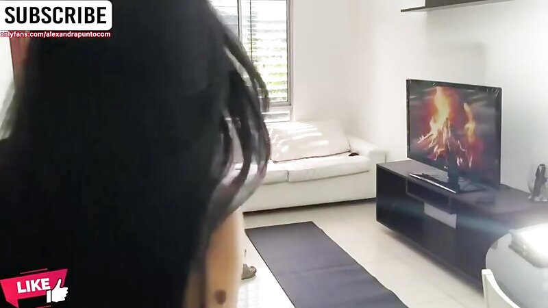 Incredible Big Ass Girl Trying Uncut Fucking