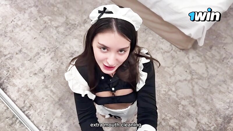 Horny Girl Deep Throat Blowjob in Greatest Show