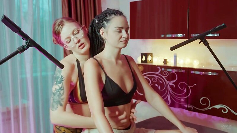 Yolana Giving Amazonica an ASMR Shoulder Massage