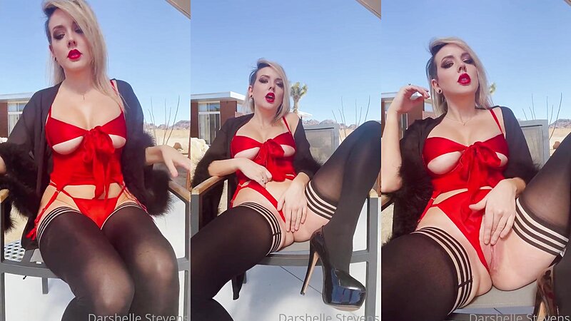 Darshelle Stevens Sexy Masturbating