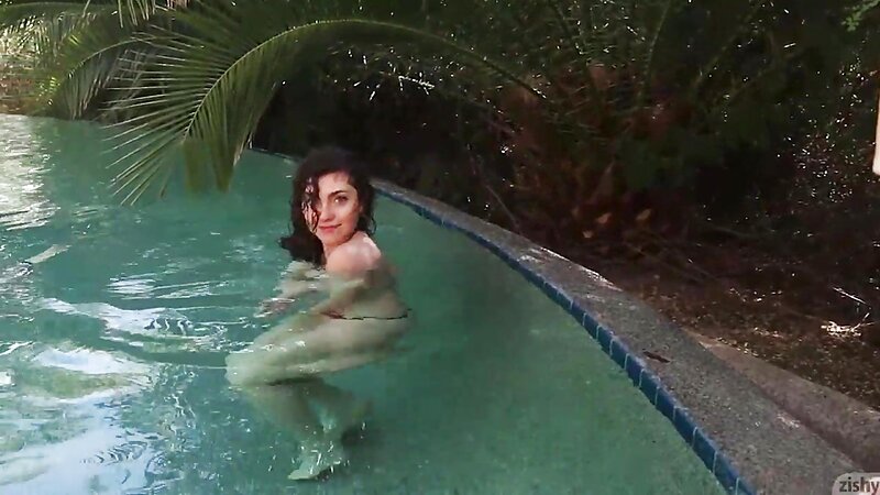 Guillian Barnes Nude Masturbation and Dildo Fun
