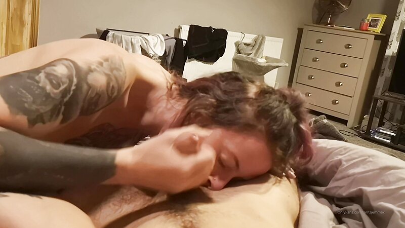 Jamzjemmax Giving a Yummy Blowjob
