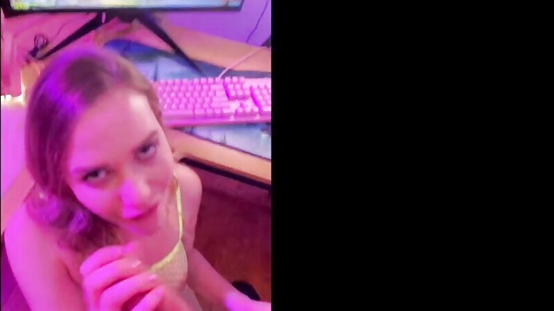 Mia Malkova Sloppy Blowjob While Gaming