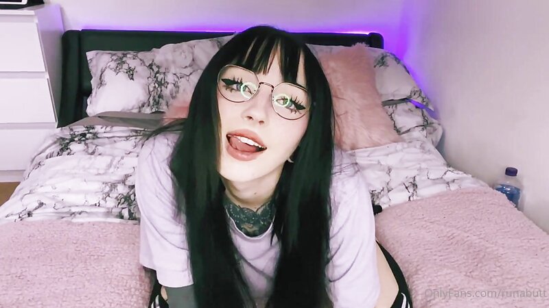 Runa Byte Masturbating Her Beautiful Pussy With a Dildo
