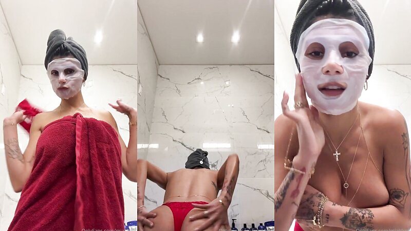 Mia Khalifa Sexy Boob Slip