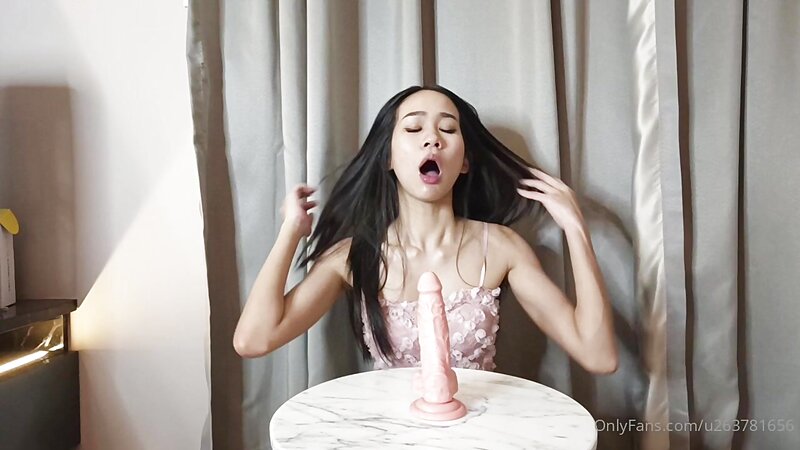Mayuko Ryuzu Delicate Blowjob On a Dildo