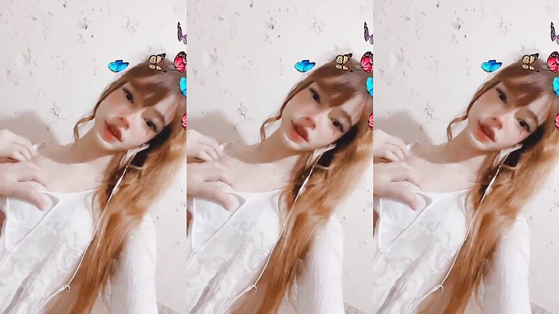 Me1adinha Teen Nude and Sexy