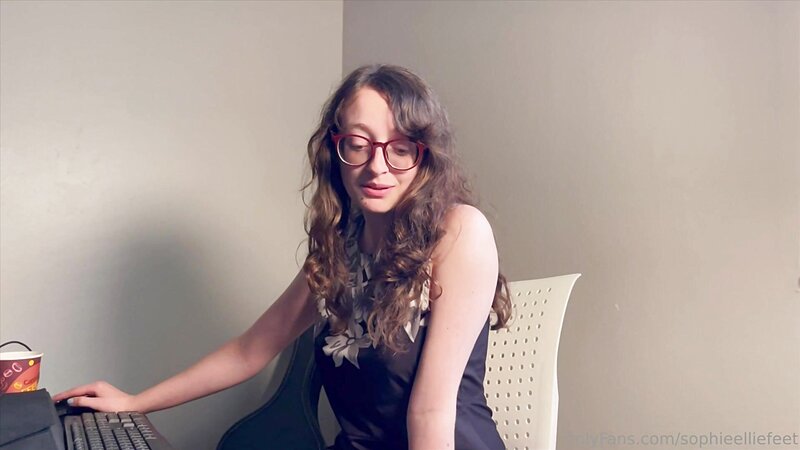 Sophie's VIP Goth Girl Fucking Machine Scene