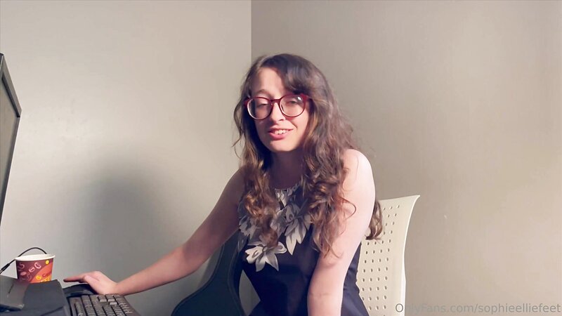 Sophie's VIP Goth Girl Fucking Machine Scene