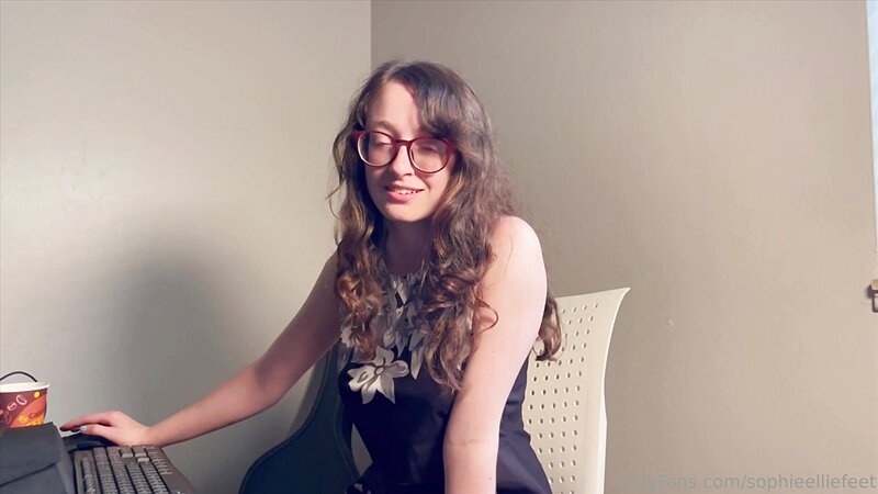 Sophie's VIP Goth Girl Fucking Machine Scene