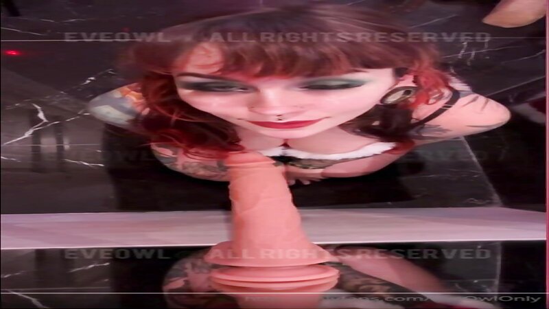 EveOwl Nude Sucking and Fucking a Dildo
