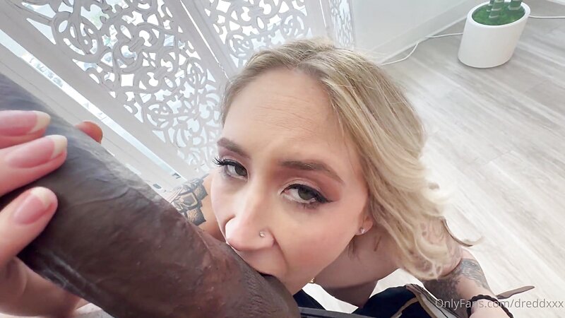 Subgirl and Dredd Lesbian Girls Fucking and Kissing